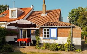 Countryside Bliss: Historic Cottage By The Sea